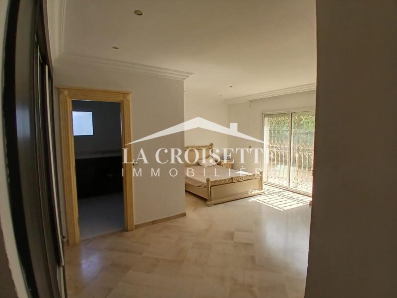 Villa S+5 avec piscine et quatre appartements S+3 à Bhar Lazrek